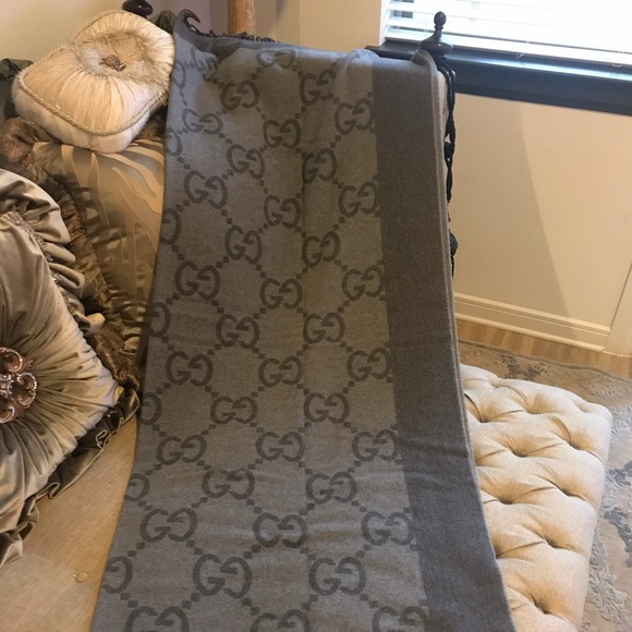 ❌SOLD ON OTHER SITE❌ New Authentic Gucci Throw - Picture 6 of 6